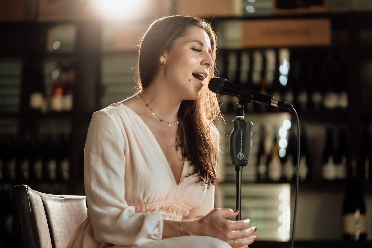 Verena Köhler singt ein Lied